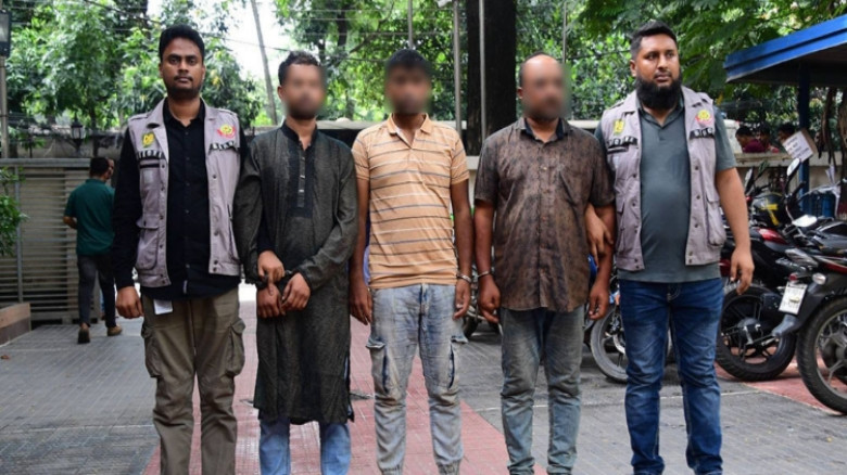 অভয়নগরে ২ কেজি গাঁজাসহ কারবারি আটক