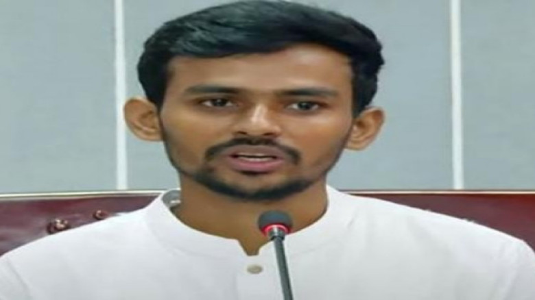 বিমানবন্দরে উপদেষ্টার ব্যাগে ‘ম্যাগাজিন’, ব্যাখ্যা দিলেন আসিফ মাহমুদ সজীব