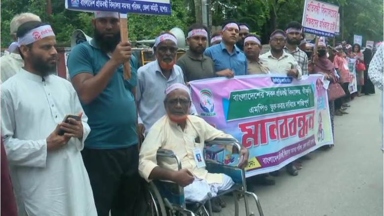 যশোর আদালতে প্রক্সি সাক্ষ্য দিতে এসে যুবক আটক