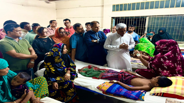 যশোরে এসিড হামলার শিকার পরিবারের পাশে দাঁড়ালো তারেক রহমান