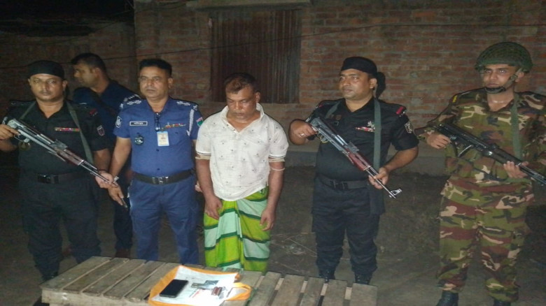 কালীগঞ্জে বিদেশী পিস্তল সহ একাধিক মামলার আসামি শীর্ষ সন্ত্রাসী ঘ্যানা গ্রেফতার
