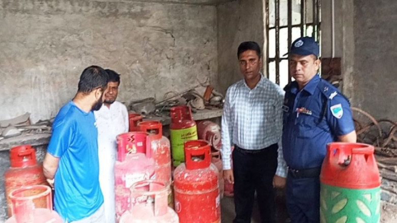 যশোরে অবৈধভাবে সিলিন্ডার রিফিল: করিম পেট্রোলিয়ামকে ২ লাখ টাকা জরিমানা