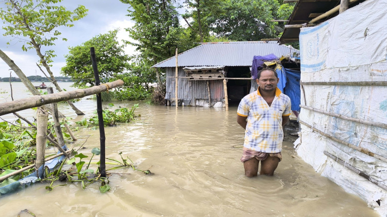 জোয়ারের পানিতে ২ গ্রামের শত শত পরিবার পানিবন্দি, স্থায়ী সমাধানের দাবি