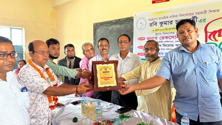কেশবপুরে শিক্ষক রবি চক্রবর্তীর অবসরজনিত বিদায়