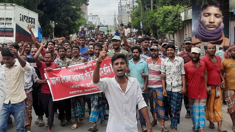 ভ্যান চালক লিমন হত্যার ঘটনায় মামলা, খুনিদের গ্রেপ্তারের দাবিতে রিক্সা-ভ্যান শ্রমিকদের বিক্ষোভ মিছিল