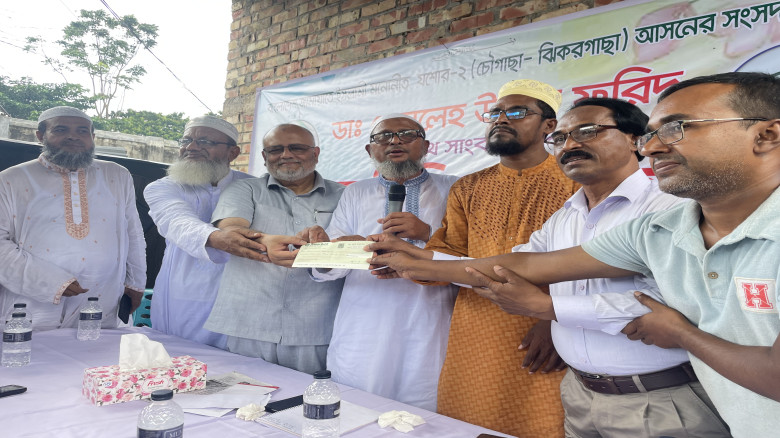 চৌগাছা প্রেসক্লাবের উন্নয়নে দুই লক্ষ টাকার চেক প্রদান, ডা. মোসলেহ ফরিদের