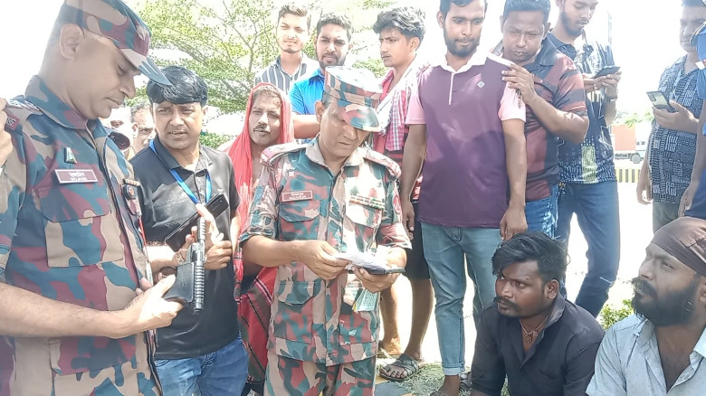 বেনাপোল বন্দরে ভারতীয় ট্রাক চালক ইয়ার পিস্তলসহ আটক