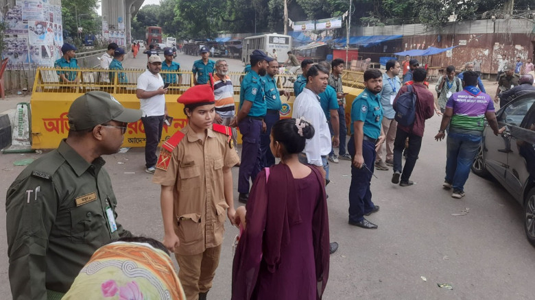 ডাকসু নির্বাচনে কড়া নিরাপত্তা: আইডি কার্ড ছাড়া ঢুকতে দেওয়া হচ্ছে না ক্যাম্পাসে