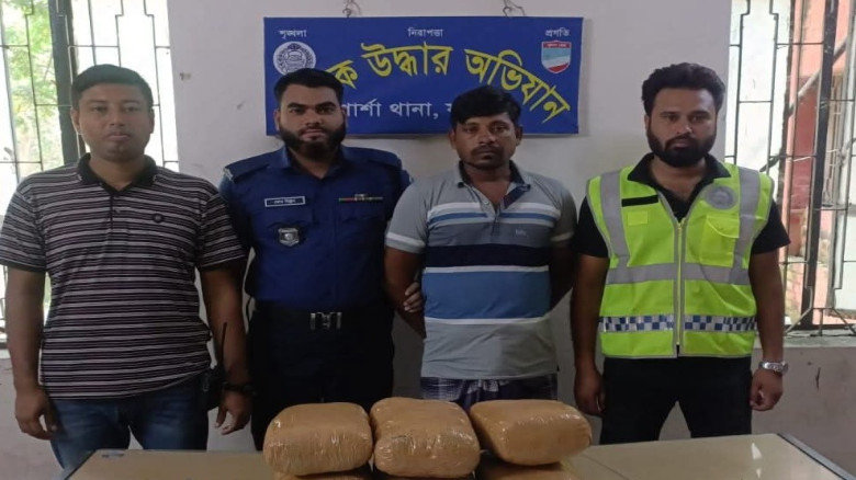 যশোরের শার্শা থানা পুলিশের অভিযানে ১২ কেজি গাঁজাসহ এক মাদক ব্যবসায়ী আটক