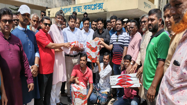 অভয়নগর স্বাস্থ্য কমপ্লেক্সে সিলিং ফ্যান ও বাল্ব দিলেন বিএনপি নেতা লিপু