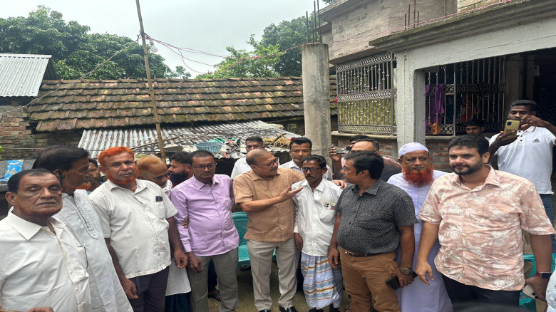 শার্শায় বজ্রপাতে নিহত ছাত্রনেতা  সাহাঙ্গীর আলমপরিবারের খোঁজ নিলেন কেন্দ্রীয় নেতা তৃপ্তি