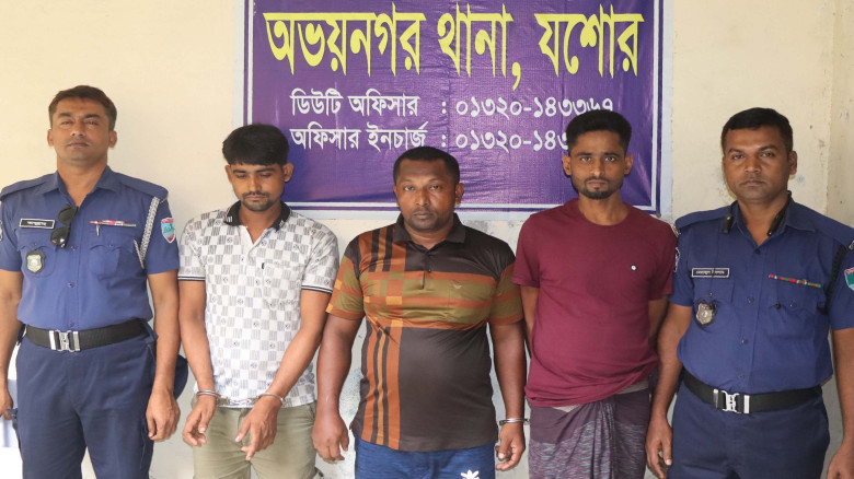 অভয়নগরে দুই হত্যা মামলার তিন আসামি গ্রেপ্তার, ওয়ান শুটার গান উদ্ধার