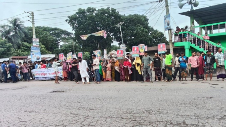 ভাঙ্গায় যান চলাচল স্বাভাবিক, রাস্তার পাশে আন্দোলনকারীদের অবস্থান