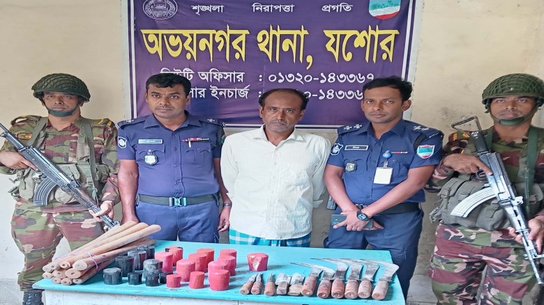 অভয়নগরে বিপুল পরিমান দেশি অস্ত্র-ককটেলসহ আ. লীগ নেতা আটক