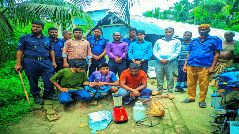 কেশবপুরে তেল সোডা মিশিয়ে ভেজাল দুধ তৈরি করায় তিন ব্যবসায়ী জরিমানা
