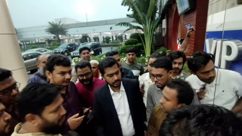 উন্নত চিকিৎসার জন্য সিঙ্গাপুরের উদ্দেশে নুরুল হক নুর