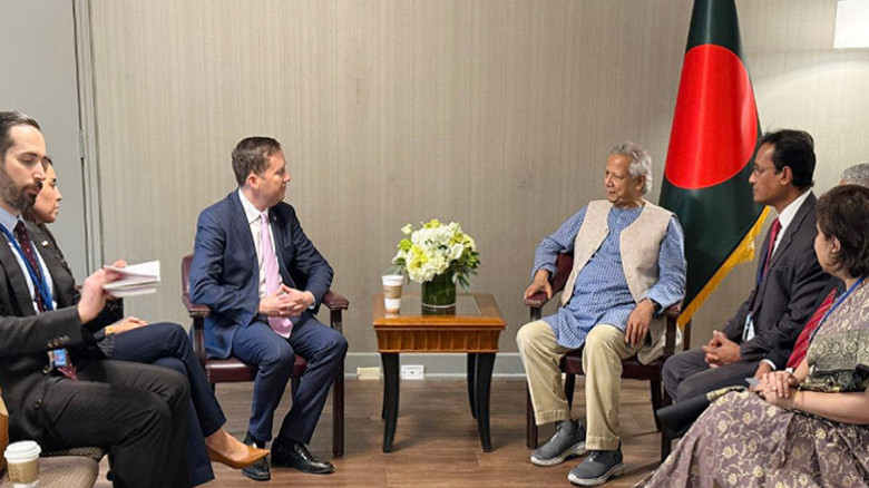 মার্কিন বিশেষ দূতের সঙ্গে প্রধান উপদেষ্টার বৈঠক...