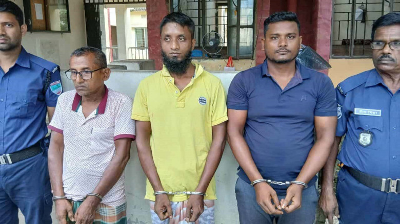 চাঁদার টাকা না দেওয়ায় ২ ব্যবসাপ্রতিষ্ঠানে বোমা হামলা, আটক ৩