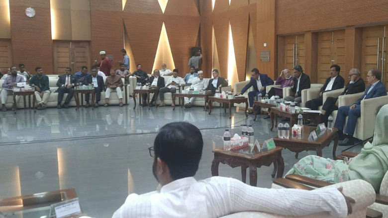 রাজনৈতিক দলগুলোর সঙ্গে ঐকমত্য কমিশনের আলোচনা শুরু