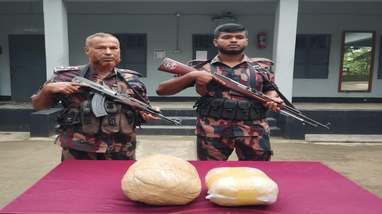 বেনাপোলে বিজিবির অভিযানে সীমান্ত এলাকা থেকে মাদকদ্রব্য ও চোরাচালান পণ্য আটক
