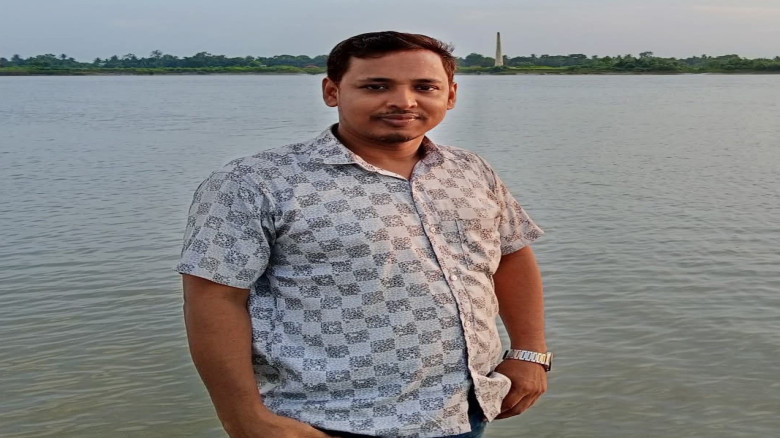 বাগেরহাটে বাসচাপায় প্রাণ গেল গণিত শিক্ষকের; ঘাতক বাস আটক, সড়ক বন্ধ করে বিক্ষোভ