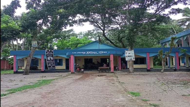 আত্মগোপনে থাকা চেয়ারম্যানের জিম্মায় ওটিপি, জন্ম নিবন্ধনের কাজ বন্ধ ১৫ দিন