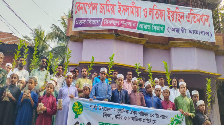 শার্শা উপজেলা সাংবাদিক ঐক্য পরিষদের উদ্যোগে শিক্ষা ও ধর্মীয় প্রতিষ্ঠানে বৃক্ষরোপণ কর্মসূচি অনুষ্ঠিত