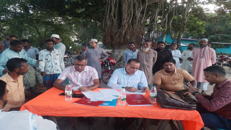 যশোরের চৌগাছায় পুলিশের গুলিতে পা হারানো দুই শিবির নেতার বাড়িতে আন্তর্জাতিক ট্রাইব্যুনালের তদন্ত দল