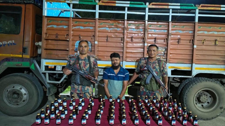 বেনাপোল বন্দরে বিজিবির জালে ট্রাকে লুকানো উইন্সেরেক্স সিরাপসহ ভারতীয় চালক আটক