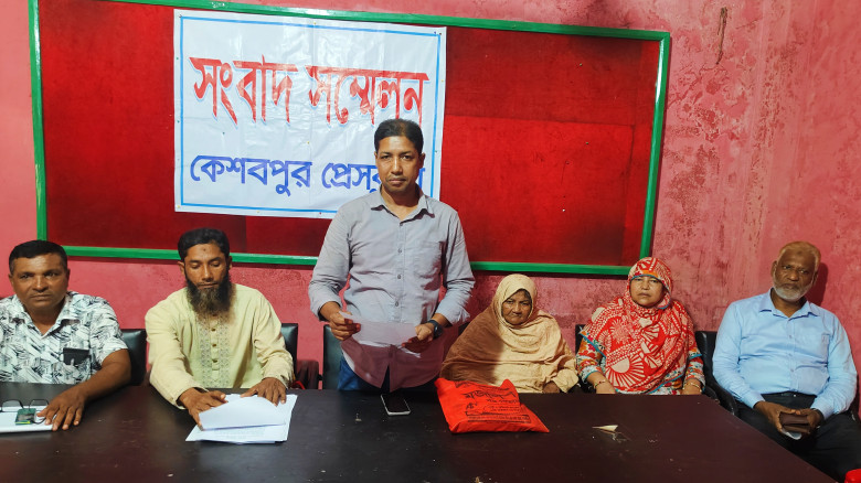 কেশবপুরে ছেলের বিরুদ্ধে মায়ের সংবাদ সম্মেলন