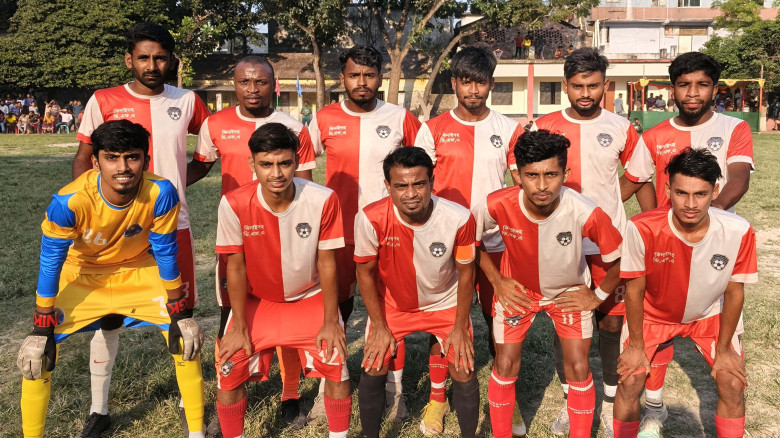 আরাফাত রহমান কোকো স্মৃতি ফুটবল টুর্নামেন্ট সাতক্ষীরার কলারোয়াকে হারিয়ে ফাইনালে ঝিনাইদহ