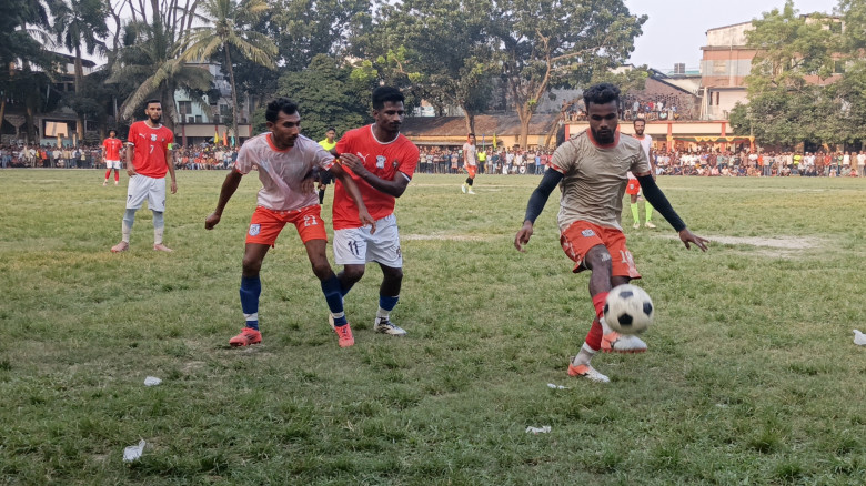 অভয়নগরে আরাফাত রহমান কোকো স্মৃতি ফুটবল টুর্নামেন্ট' যশোরকে হারিয়ে স্বাগতিক অভয়নগর ফাইনালে