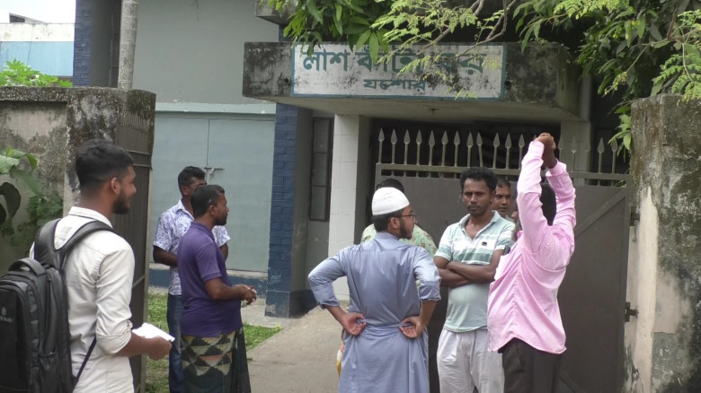 যশোরে নাতি জামাইয়ের ছুরিকাঘাতে বৃদ্ধ নিহত, আহত শ্বাশুড়িসহ ৪জন