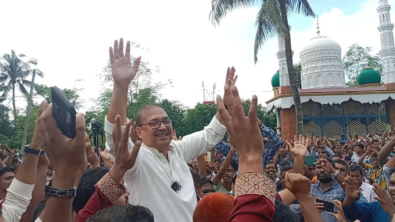 শেখ মুজিবের দল বাকশাল বিলুপ্তি করে প্রথমে শেখ হাসিনা তার পিতার সাথে বেঈমানি করেছে - তৃপ্তি