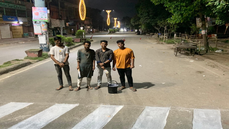 বেনাপোলে সৃজনশিখার উদ্যোগে জেব্রা ক্রসিং নির্মাণ কর্মসূচি অনুষ্ঠিত