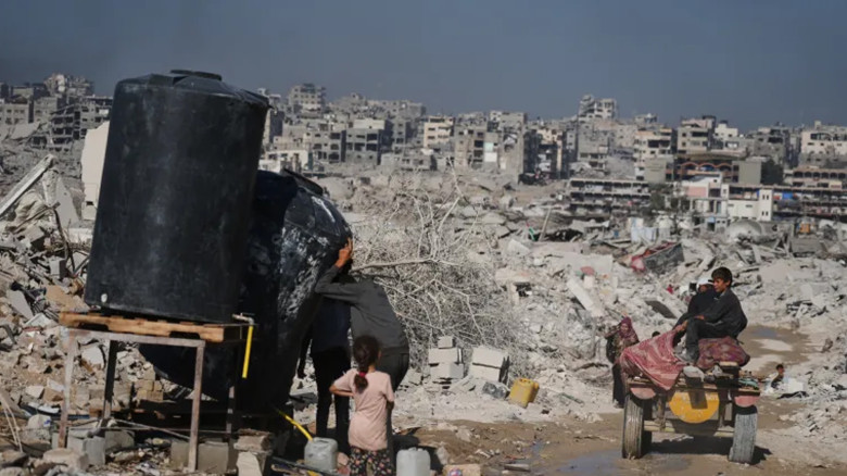 যুদ্ধবিরতি উপেক্ষা করে গাজায় ইসরাইলি হামলা, নিহতের সংখ্যা ৬৯ হাজার ছাড়াল