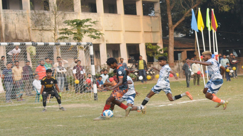 তরিকুল ইসলাম স্মৃতি ফুটবল টুর্নামেন্টের চুড়ামনকাটির জয়, হৈবতপুর ও বসুন্দিয়া ইউনিয়ন ড্র