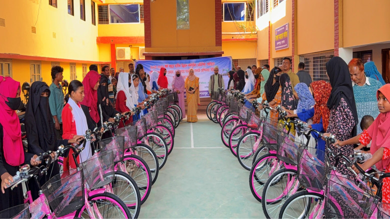 কেশবপুরে ৩৬ ছাত্রী পেল বাইসাইকেল
