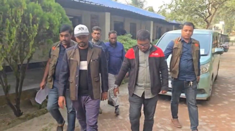 বিএডিসির সার চুরির মামলায় বঙ্গ ট্রেডার্সের তিন কর্মকর্তাকে আটক