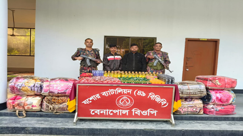 বেনাপোলে বিজিবির অভিযানে চোরাচালান পণ্যসহ আটক -২