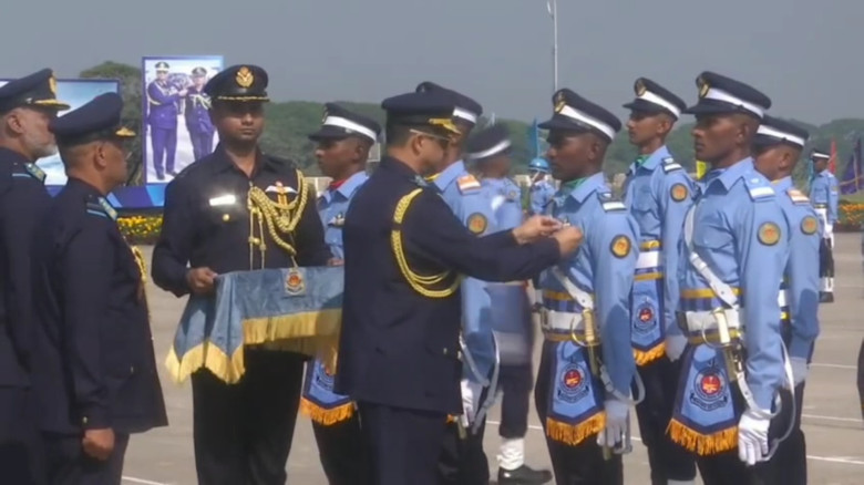 যশোর বিমান বাহিনীর শীতকালীন রাষ্ট্রপতি কুচকাওয়াজ অনুষ্ঠিত