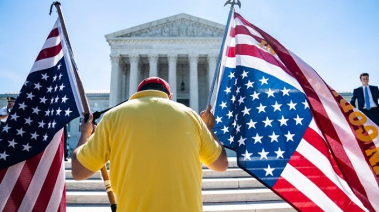 নিষেধাজ্ঞার তালিকায় ৩০+ দেশ: মার্কিন স্বরাষ্ট্রমন্ত্রীর নতুন ঘোষণা