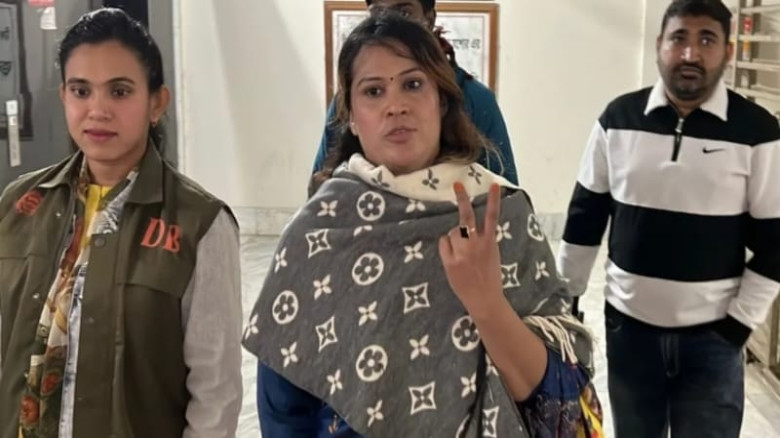 যশোরের আলোচিত মহিলা লীগ নেত্রী মহুয়া আটক