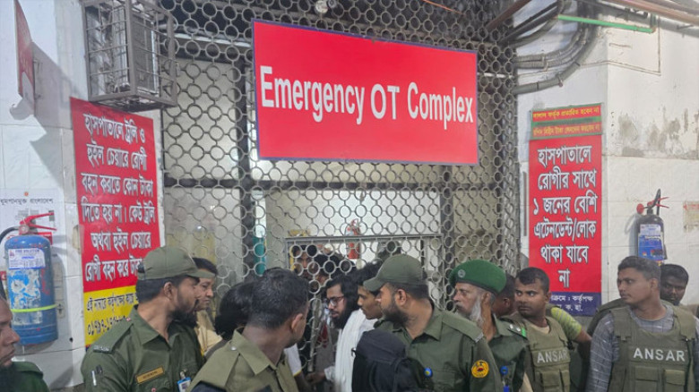 ওসমান হাদীর মাথায় গুলি ঢুকে বেরিয়ে যায়, জানালেন চি...