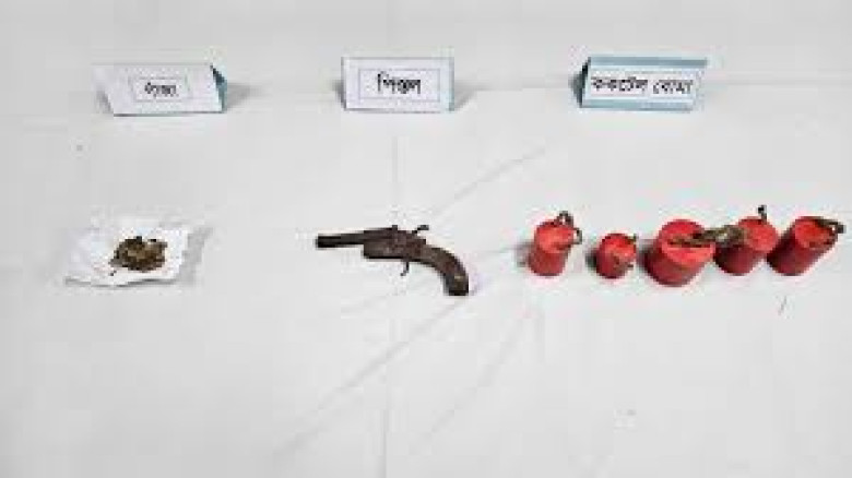 যশোরে তানভীর হত্যা মামলার আসামি মুসা আটক,ককটেল ও ম্যগজিন উদ্ধার