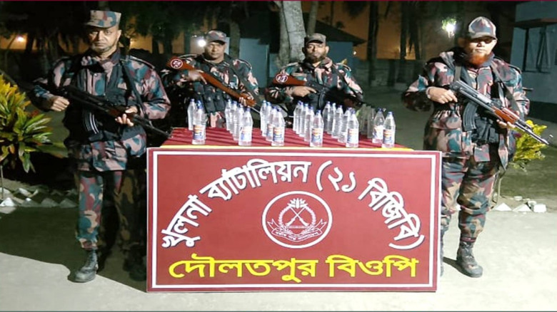 বেনাপোল দৌলতপুর সীমান্ত থেকে ৩১ বোতল মদ আটক