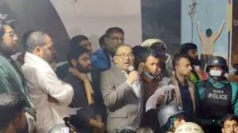 ৭ জানুয়ারির মধ্যে হাদি হত্যার চার্জশিট: শাহবাগে ডিএমপি কমিশনার