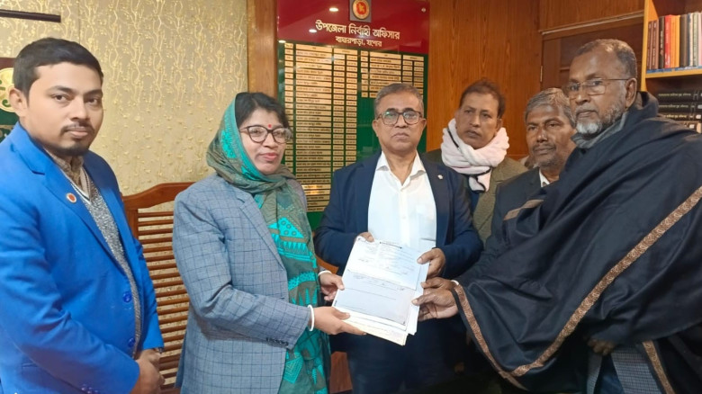 বাঘারপাড়ায় মনোনয়নপত্র জমা দিলেন টিএস আইয়ুব ও তাঁর ছেলে সাজিদ