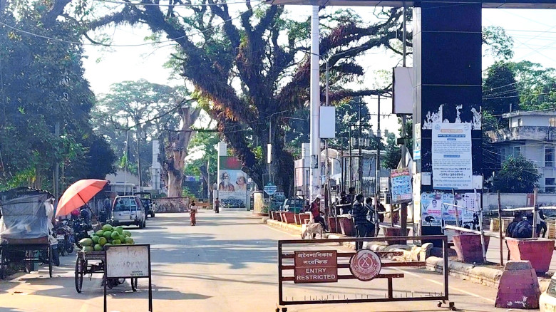 পেট্রাপোল চেকপোস্টে ভোগান্তির সঙ্গে বাড়ল খরচও