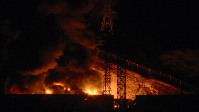 ভেনেজুয়েলায় মার্কিন বিমান হামলা: জরুরি অবস্থা ঘোষণা